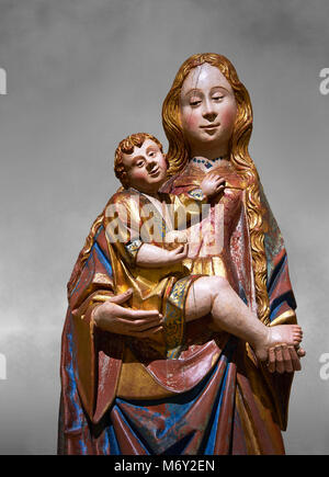 Gotische Statue der Jungfrau Maria (Madonna), mit denen das Baby Jesus. Polychrome und Blattgold auf Holz durch den Kreis der Gil de Siloe um 1500, Probabl Stockfoto