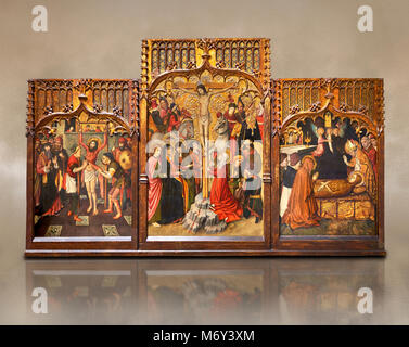 Gotischen katalanischen Altarbild von, von Links nach Rechts, dem Martydom von St. Bartholomäus, Calvaty und die DEAT der Hl. Maria Magdelene, von Jaume Huguet, Barcelona cir Stockfoto