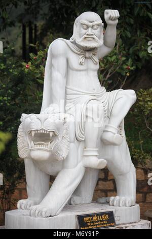 Marmorstatuen im Innenhof des Linh Ung Pagoda in Da Nang, Vietnam Stockfoto