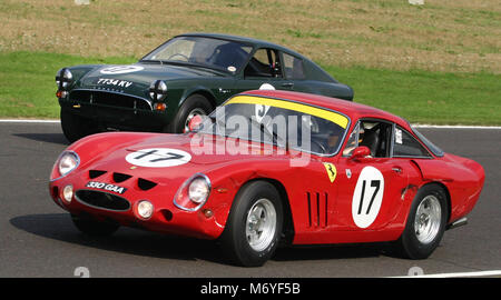 Peter Hardman/Gerry Marshall in der Ferrari 330 LMB Rennwagen am Goodwood Revival im Jahr 2004 Stockfoto