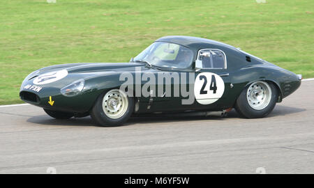 1963 Jaguar E-type Lightweight '49 FXN' Rennwagen am Goodwood Revival Meeting 2004 Stockfoto