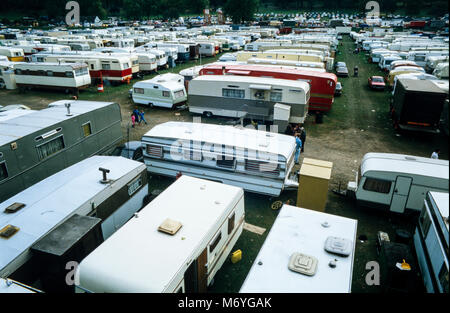 Wohnwagen vom zeigen Menschen in Nottingham Goose Fair, eine jährliche Reisen Kirmes an der Walderholung in Nottingham, England statt, während der ersten Woche des Oktober. Archivierung Foto im Oktober 1987, England Stockfoto