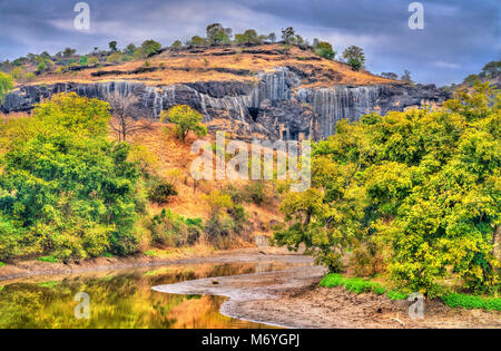 Die Velganga Fluss in Ellora Höhlen in der trockenen Jahreszeit. Indien Stockfoto