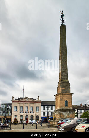 England, NorthYorkshire, Ripon Stadt, den Obelisken und das Rathaus Stockfoto