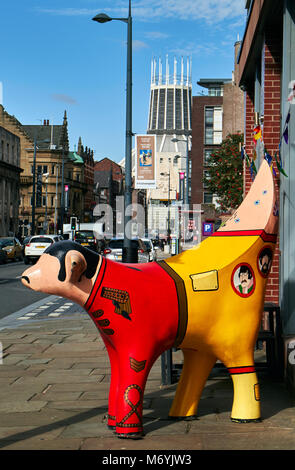 England, Merseyside, Liverpool, Superlambanana Skulptur in einer Straße Stockfoto