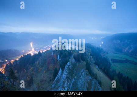 Château de Joux in der Morgendämmerung, Haut-Doubs, Franche-Comté, Frankreich Stockfoto