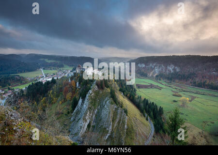 Château de Joux in der Morgendämmerung, Haut-Doubs, Franche-Comté, Frankreich Stockfoto