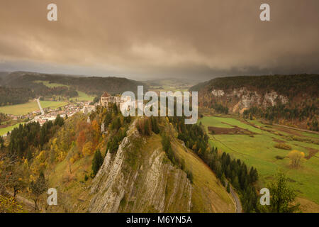 Château de Joux in der Morgendämmerung, Haut-Doubs, Franche-Comté, Frankreich Stockfoto