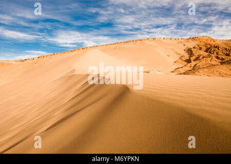 Sand dune im Valle de La Muerte (Death Valley), Los Flamencos National Reserve, San Pedro de Atacama, Atacama-wüste, Antofagasta Region, Stockfoto