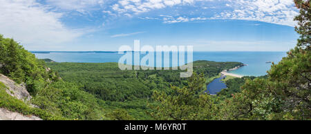 Panoramablick vom Bienenstock Trail im Acadia National Park in Maine in den Vereinigten Staaten. Stockfoto