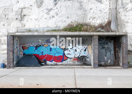 Das Rough sleeper Zelt in einem Tierheim an der Küste von Ramsgate, Kent. Stockfoto