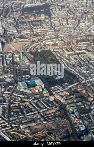 Luftaufnahme von Brompton Friedhof und Stamford Bridge Fußball Stadion Stockfoto