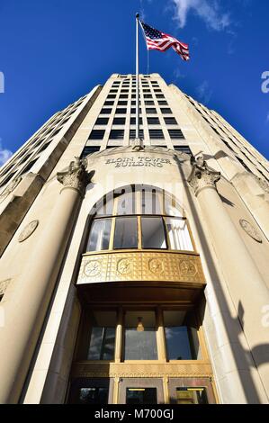 Elgin, Illinois, USA. Die Elgin Tower Gebäude (ursprünglich die Heimat Banken Gebäude) ist ein Gebäude in der Innenstadt von Elgin, Illinois, USA. Stockfoto