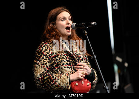 Sophie Ellis Bextor trat am 4. März auf dem von Care International in London organisierten Frauenprotest auf Stockfoto