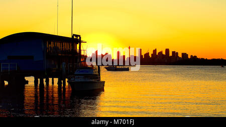 Blick auf den Hafen von Sydney bei Sonnenuntergang 2006 von Watsons Bay Stockfoto