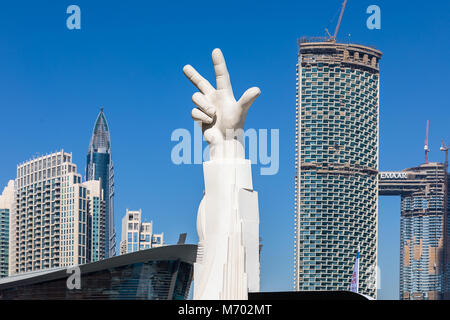Drei finger Statue in Burj Khalifa in Dubai. Stockfoto