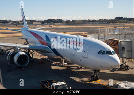 02.01.2018, Tokyo, Japan, Asien - Malaysia Airlines Flugzeug gesehen an einem Tor auf der Internationaler Flughafen Tokio Narita geparkt. Stockfoto