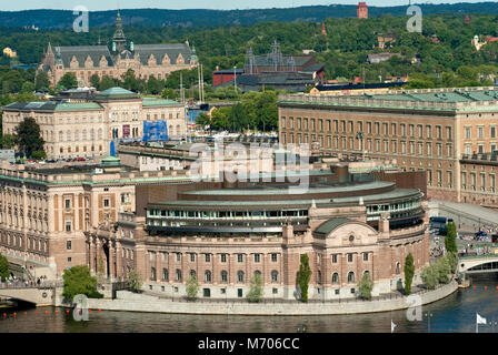 Aussicht auf Stockholm mit dem Palast des Parlaments (Riksdag), Royal Palace (rechts), Nationalmuseum, Nordic Museum und Vasa Museum, Stockholm, Schweden Stockfoto