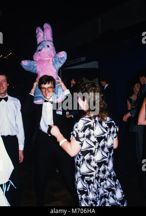 Parteitag der Konservativen Partei in der Blackpool Winter Gardens 1985 Die jährliche Tory-partei Konferenz in Blackpool mit Margaret Thatcher als Premierminister und Parteichef Foto zeigen die Tories jährliche Kugel an der Konferenz Stockfoto