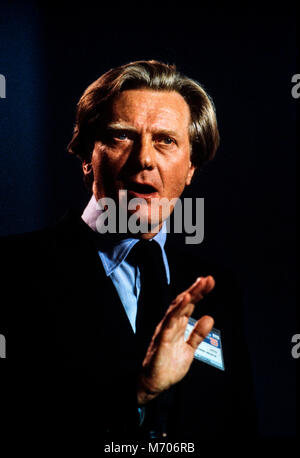 Parteitag der Konservativen Partei in der Blackpool Winter Gardens 1985 Michael Heseltine Staatssekretär für Verteidigung bei der Konferenz trat er im folgenden Jahr über die Westland Helicopter Angelegenheit. Die jährlichen Tory-partei Konferenz in Blackpool mit Margaret Thatcher als Premierminister und Parteichef Stockfoto