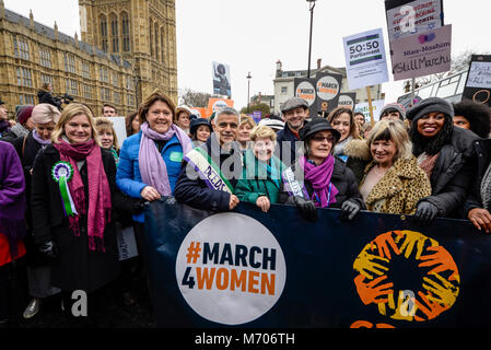 Leiter der März am 4. März von Frauen Frauen die Gleichheit Protest von Care International in London organisiert. Sandi Toksvig, Sadiq Khan, Maria Miller MP Stockfoto