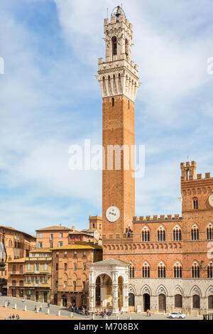 Palazzo Pubblico mit der Clock Tower in Siena, Italien Stockfoto