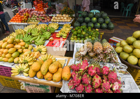 In Battambang, Kambodscha - 15. Januar 2018: Obst für den Verkauf auf dem Markt der battambang zu Kambodscha Stockfoto