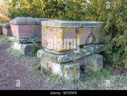 Römischer Stein Särge, Sarkophag, im Süden der Pfalz in der Nähe von Bad Dürkheim, Deutschland, Rheinland-Pfalz gefunden. Stockfoto