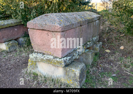 Römischer Stein Särge, Sarkophag, im Süden der Pfalz in der Nähe von Bad Dürkheim, Deutschland, Rheinland-Pfalz gefunden. Stockfoto