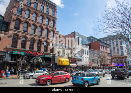 7Th Street NW zwischen H und ich Straße ist gesäumt von Restaurants und einem chinesischen Department Store. Stockfoto