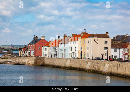 Attraktive Reihenhäuser auf der Uferpromenade am Vorgewende in Hartlepool, County Durham, UK Stockfoto