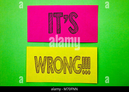 Handschrift Ansagetext angezeigt, es ist falsch. Konzeptionelle Foto richtige richtige Entscheidung zu treffen oder Fehler Beratung schriftliche Notiz Papier die Gre Stockfoto