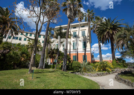 Genua (Genova), 28. April 2017 - Villa Durazzo - Pallavicini und Kirche, die in Genua Pegli, Italien Stockfoto