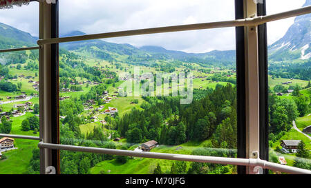 Blick aus der Seilbahn auf die Pfingstegg Rodelbahn, Grindelwald, Berner Oberland, Eiger, die Berge waren auch Region reisen, Schweiz Stockfoto