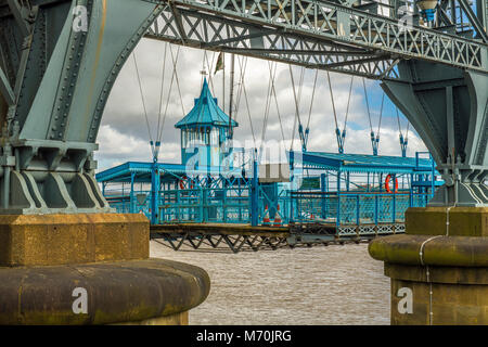 Die Gondel des Newport Transporter Bridge South East Wales UK Stockfoto