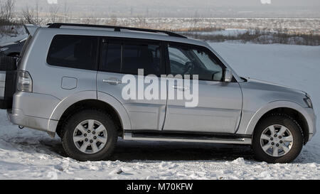 Kasachstan, Ust-Kamenogorsk - 17. Februar, 2018. Auto Mitsubishi Pajero IV. Japanisches Auto. Stockfoto