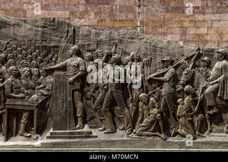 Ein Wandrelief am Tiglachin Monument (auch als Derg Denkmal) Churchill Avenue, Addis Abeba, Äthiopien bekannt Stockfoto