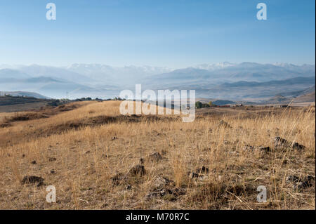 Kamel Berg versteckt Um 2000 Petroglyphs reichen zurück bis in die Altsteinzeit Erain Armenien. Stockfoto