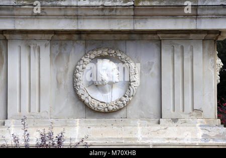 Medaillon von Christopher Columbus auf seinem Denkmal in Sevilla Stockfoto