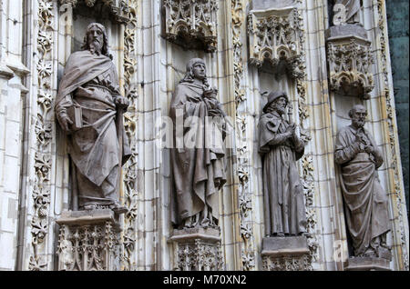 Tür der Annahme auf die Westfassade der Kathedrale von Sevilla Stockfoto