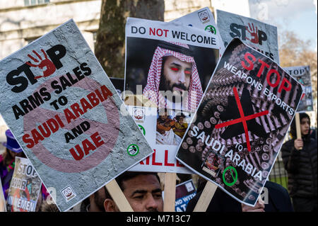 London, 7. März 2018 Protest Banner gegen den Besuch der saudische Kronprinz Mohammed Bin Salman zu 10 Downing Street credit Ian Davidson/Alamy Live News Credit: Ian Davidson/Alamy leben Nachrichten Stockfoto
