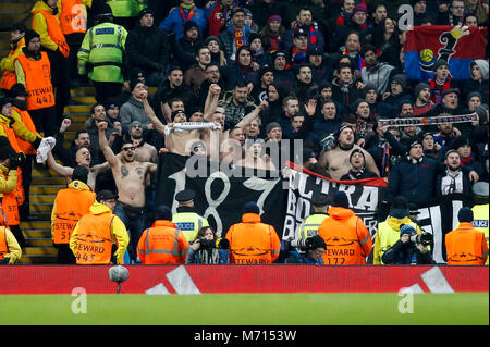 Manchester, Großbritannien. 7. März. 2018. Basel Fans während der UEFA Champions League Runde 16 Spiel zwischen Manchester City und den FC Basel an der Etihad Stadium am 7.März 2018 in Manchester, England. Credit: PHC Images/Alamy leben Nachrichten Stockfoto