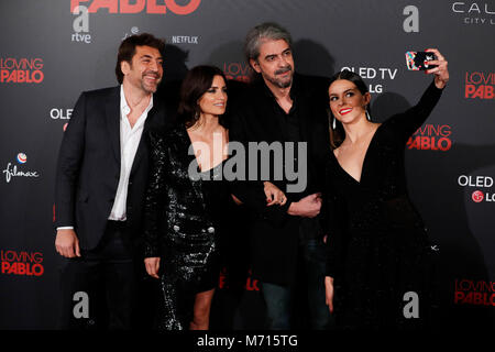 Madrid, Spanien. 7. März, 2018. Javier Bardem, Penelope Cruz, Fernando Leon de Aranoa y Julieth Restrepo während der Premiere des Films "Lieben Pablo' Madrid 07/03/2018 Credit: Gtres Información más Comuniación auf Linie, S.L./Alamy leben Nachrichten Stockfoto