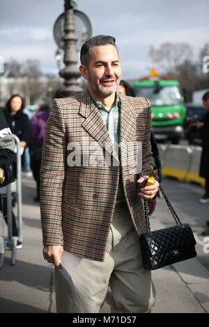 Paris, Frankreich. 06 Mär, 2018. Designer Marc Jacobs bei der Ankunft im Chanel Show Paris Fashion Week - März 6, 2018 - die Credit: Runway Manhattan/Valentina Ranieri *** Für die redaktionelle Nutzung nur*** | Verwendung weltweit/dpa/Alamy leben Nachrichten Stockfoto