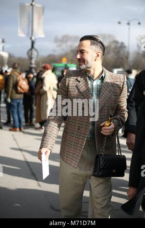 Paris, Frankreich. 06 Mär, 2018. Designer Marc Jacobs bei der Ankunft im Chanel Show Paris Fashion Week - März 6, 2018 - die Credit: Runway Manhattan/Valentina Ranieri *** Für die redaktionelle Nutzung nur*** | Verwendung weltweit/dpa/Alamy leben Nachrichten Stockfoto