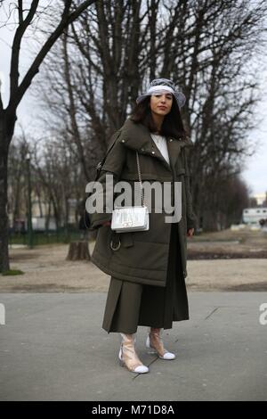 Paris, Frankreich. 06 Mär, 2018. Fashion Editor Bettina Looney bei der Chanel show anreisen, während Paris Fashion Week - März 6, 2018 - die Credit: Runway Manhattan/Valentina Ranieri *** Für die redaktionelle Nutzung nur*** | Verwendung weltweit/dpa/Alamy leben Nachrichten Stockfoto