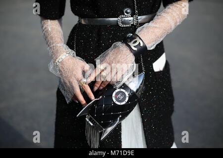 Paris, Frankreich. 06 Mär, 2018. Megbaby Ankunft auf dem Chanel Show Paris Fashion Week - März 6, 2018 - die Credit: Runway Manhattan/Valentina Ranieri *** Für die redaktionelle Nutzung nur*** | Verwendung weltweit/dpa/Alamy leben Nachrichten Stockfoto