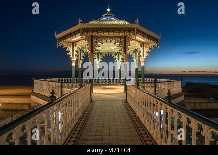 Brighton Musikpavillon bei Nacht Stockfoto