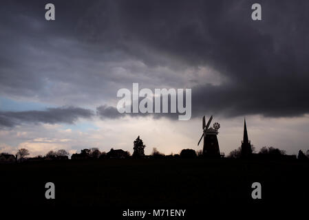 Thaxted Essex in England. John Webb's Mühle erbaut im Jahre 1804. März 2018 Sturm, Wolken und Regen approching Thaxted esse England Wikipeadia John Web Stockfoto