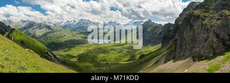 Schöne Panorama der Schweizer Alpen in der Nähe von Melchsee Frutt Stockfoto